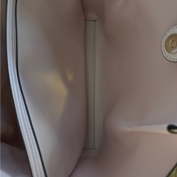 Michael Kors tote bag. First photo stock but rest are actual bag. - Picture 6 of 8